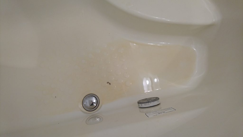 浴室クリーニングで浴槽の茶色い汚れとれました。 エアコン・ハウスクリーニングの専門店Greensweeper（グリーンスイーパー）