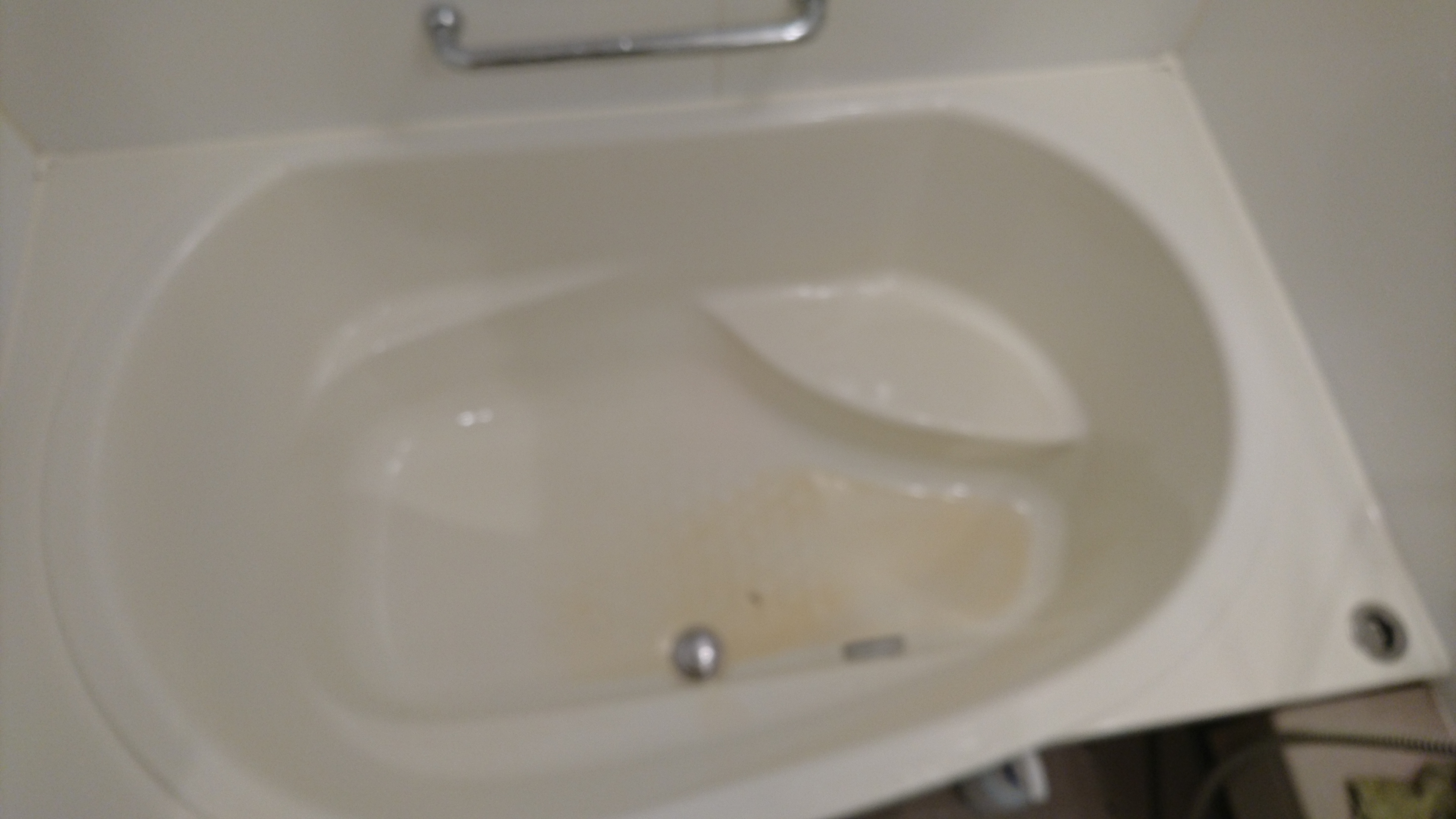 浴室クリーニングで浴槽の茶色い汚れとれました。 エアコン・ハウスクリーニングの専門店Greensweeper